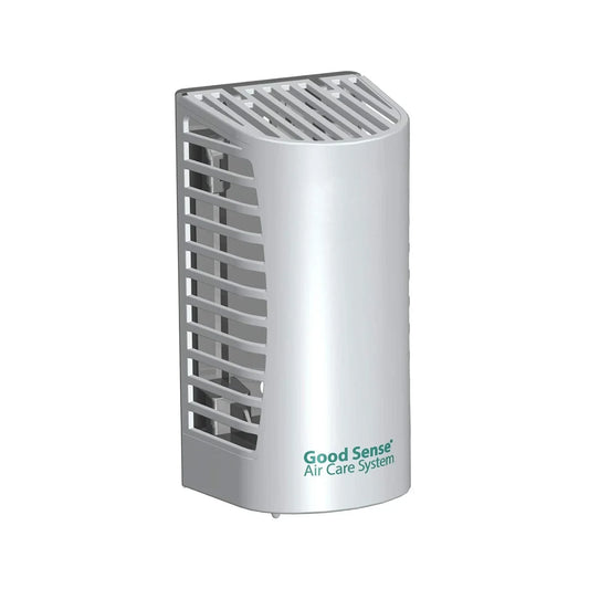 Dispensador de pared Good Sense 60 Days instalado en un pasillo de hotel, mostrando su diseño discreto.